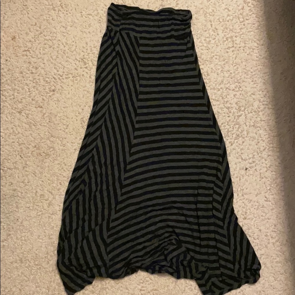 Strip pattern long skirt